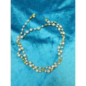 Necklace pearl white and gold